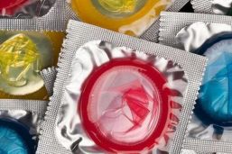 Multan a empresas por monopolizar condones