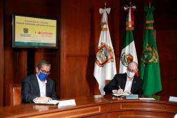 Santander y UAEM firman acuerdo de becas
