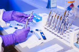 Suspenden investigación de vacuna contra VIH