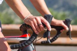 Consejos para evitar una lesión crítica durante el ciclismo