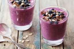 Qué tal un smoothie de jengibre con moras