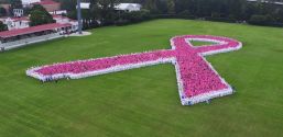 El lazo rosa más grande de la historia contra el cáncer de mama