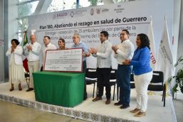 Otorgan 25 ambulancias al Gobierno de Guerrero