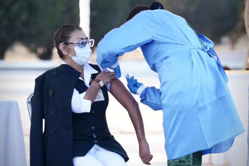 Enfermera de Querétaro recibe la vacuna Covid-19