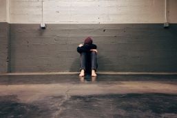 Aumentan suicidios por desempleo, revela estudio