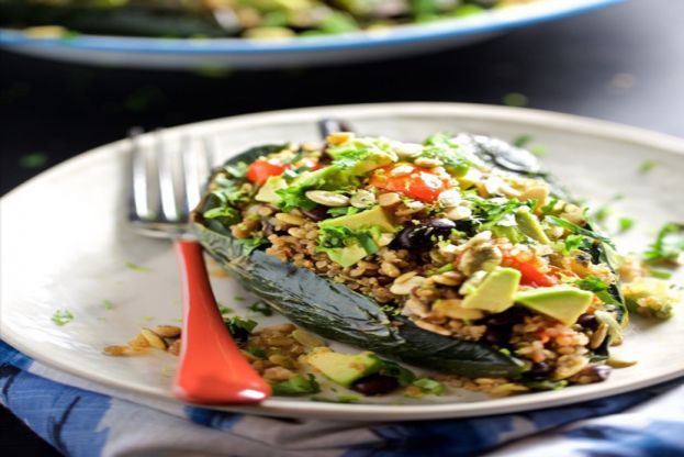 Chiles rellenos de quinoa, un manjar