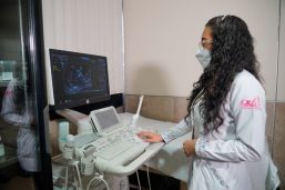 Reducen embarazos en clínica única de evaluación