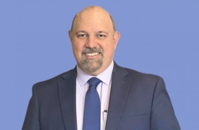 Carlos Berzunza.